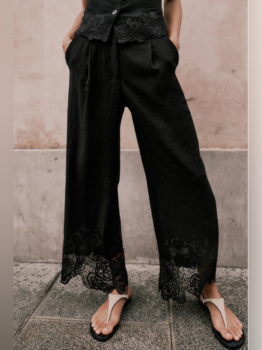 Zara Embroidery Trousers High Waist Embroidery Floral Zip up Black Medium NWT